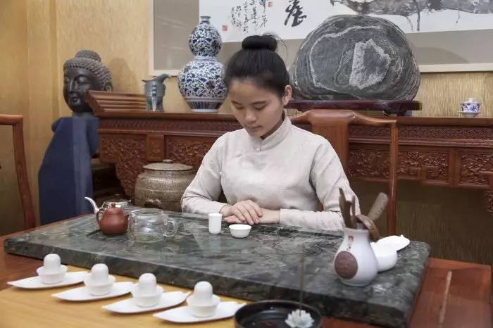 茶艺师手把手教你如何冲泡"十八道功夫茶"